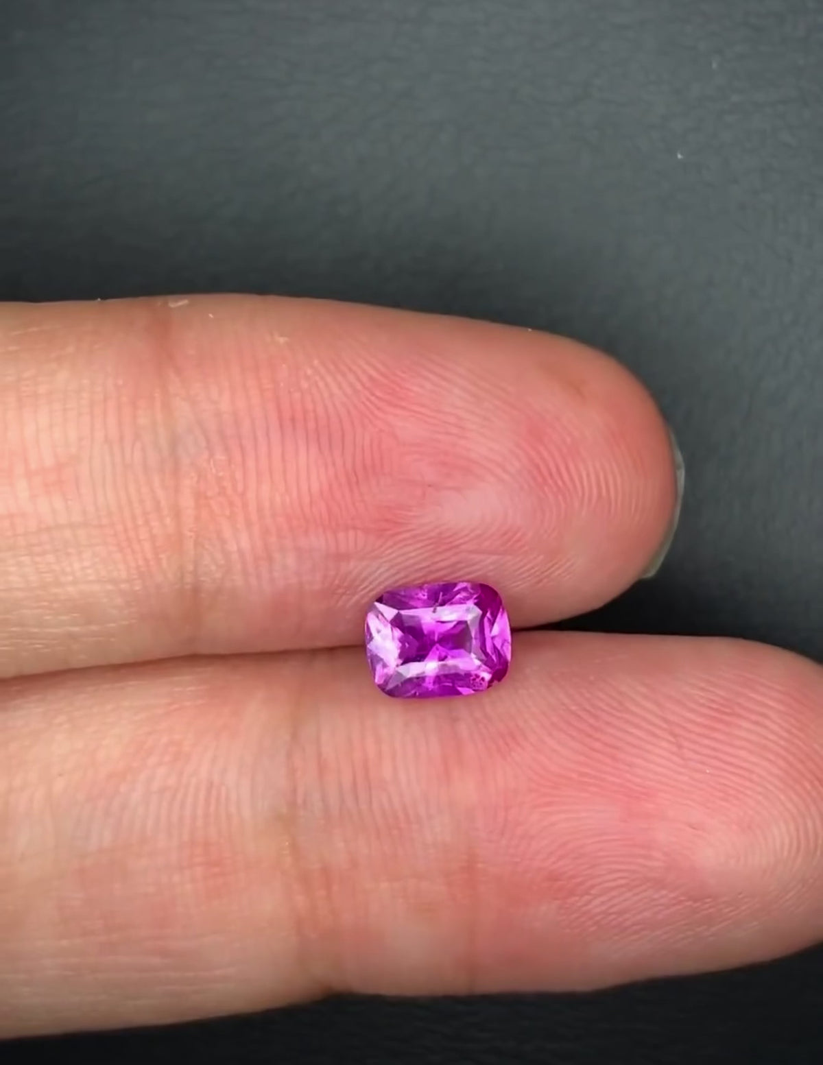 1.05 Ct Natural Vivid Pink Sapphire from Sri Lanka 🇱🇰— GIA and GFCO Certified